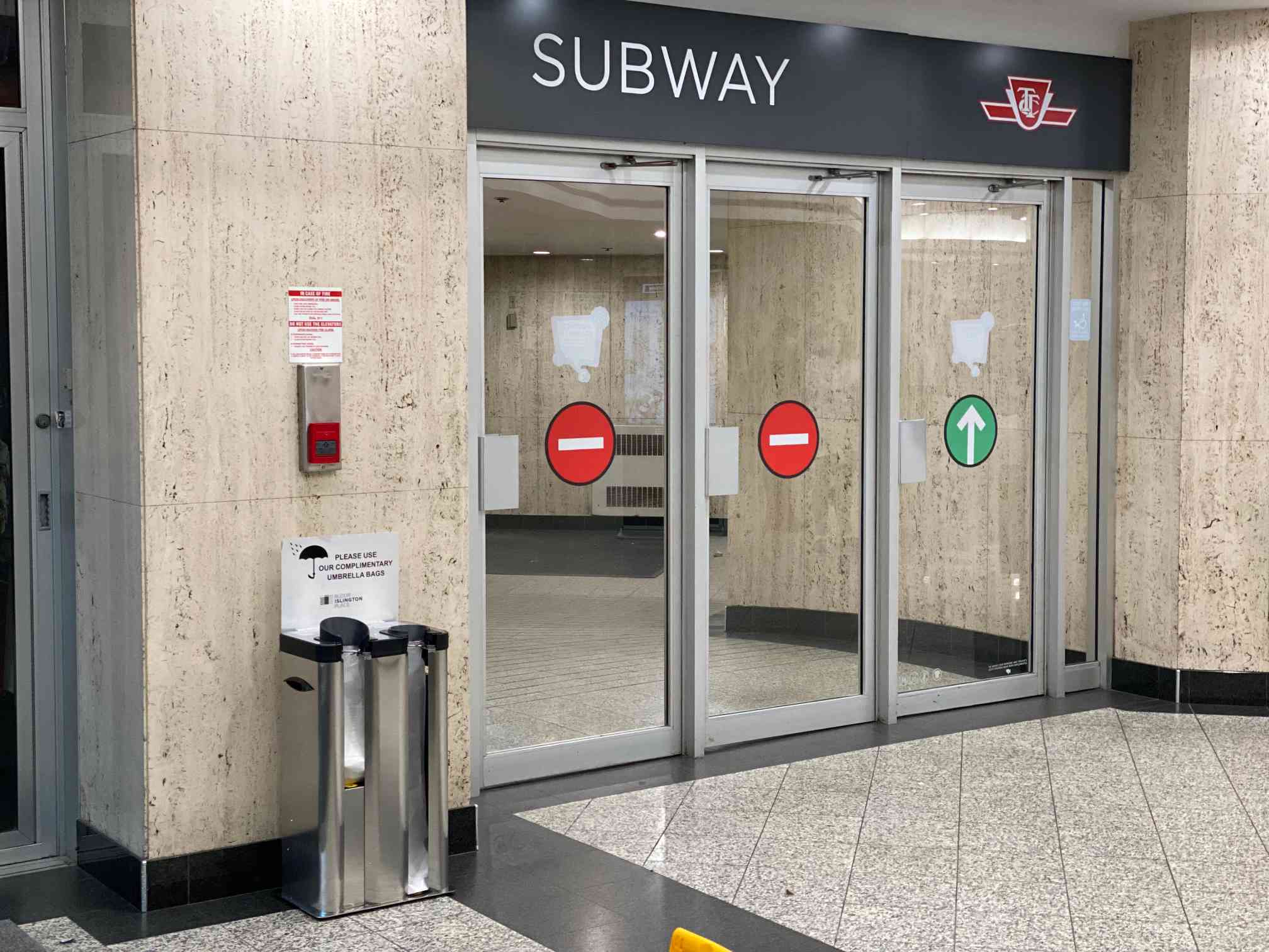 Umbrella bag station at a commercial entrance